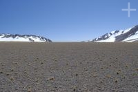 Paisaje cerca del paso y volcán Socompa (limite Argentina-Chile), provincia de Salta, Argentina