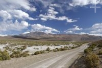Camino en el Altiplano de la provincia de Salta, Argentina