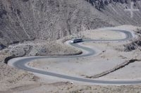 Estrada que sobe a 'Cuesta de Lipan', para o Altiplano de Jujuy, Argentina