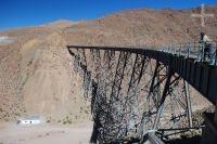 El viaducto La Polvorilla (Tren a las Nubes), Peter Feibert a la derecha, provincia de Salta, Altiplano andino, Argentina